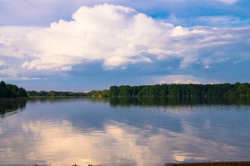 Obraz premium Summer evening landscape on the Lake Biserovo, Moscow region, Russia.