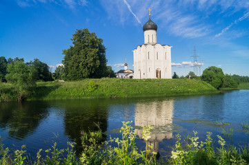 Obraz premium UNESCO World Heritage site. Architectural monument of the 12 century. Church of the Intercession of the Holy Virgin on the Nerl River. Vladimir region, Russia.