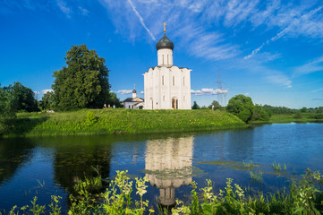 Obraz premium UNESCO World Heritage site. Architectural monument of the 12 century. Church of the Intercession of the Holy Virgin on the Nerl River. Vladimir region, Russia.