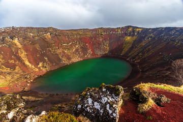 Crater with water in Iceland © Antoine