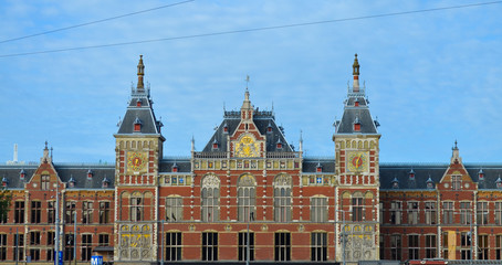 Fototapeta na wymiar Gare d'Amsterdam-Central (Amsterdam Centraal), Pays-Bas