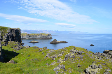 Fototapeta premium Peninsule de Snaefellsnes (Arnarstapi - Hellnar randonnée)
