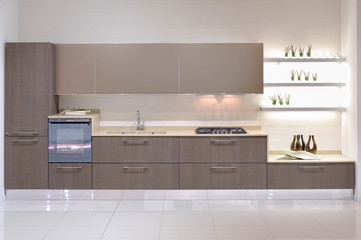 Cucina moderna con parete attrezzata