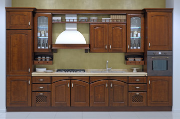 Cucina tradizionale classica con ante in legno massello