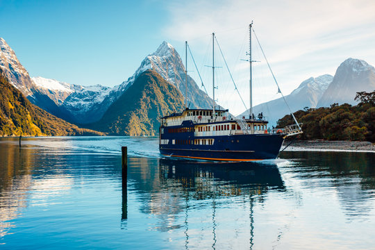 Boat cruise in Milford Sound, Fiordland, New Zealand