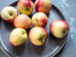 ripe nectarines on a round ceramic plate