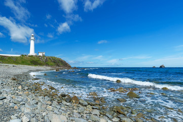 Obraz premium 【青森県下北尻屋崎】白亜の灯台と津軽海峡