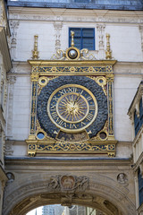 Obraz premium Astronomical clock of the XIV century over the arch in the center of Rouen in France