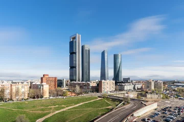 Cercles muraux construction de la ville Madrid cityscape at daytime. Landscape of Madrid business building at Four Tower. Modern high building in business district area at Spain.