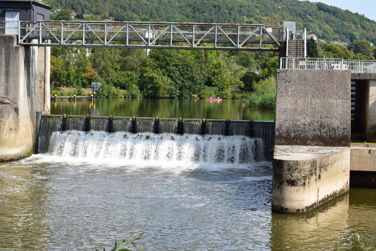 Staustufe Und Schleuse Nassau, Lahn