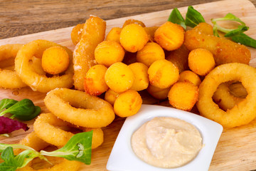Onion rings and potato balls