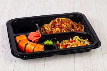 Bento set with roll
