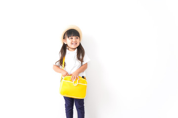 幼稚園に行く女の子