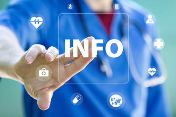 Dokter menekan tombol info layanan kesehatan virtual dalam informasi kesehatan jaringan obat.