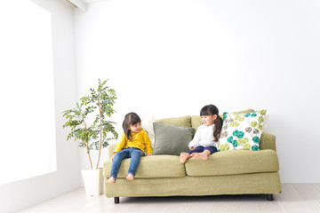 楽しく遊ぶ女の子