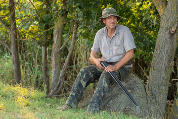 Hunter with a German trotter and spaniel, hunting a pheasant with dogs