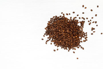 Fototapeta premium Coffee beans on white wooden background