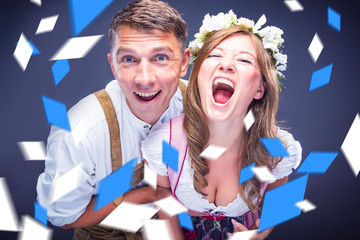 Oktoberfest, Frau und mann in Bayerischer Tracht mit Bier Krügen 