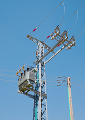 Post of electric power distribution with high-voltage transformer mounted on a pylon, and power...