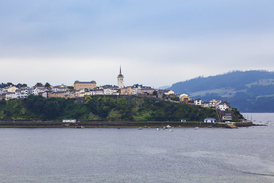 Vista de Castropol desde la mar