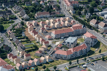 vue aérienne de nouvelles constructions dans la ville de Saint-Pathus en Seine-et-marne en France