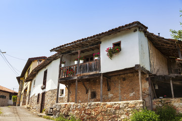 Fototapeta na wymiar Casa típica en Cofiño, pueblo de turismo rural en Asturias