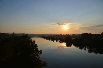 Fototapeta na wymiar Zug Brücke Donau