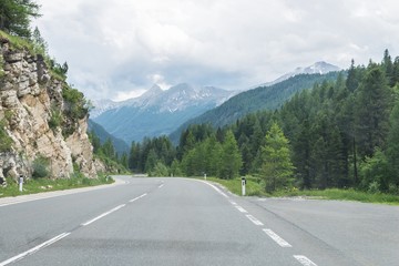 Fototapeta premium Passstraße über die Alpen, Österreich