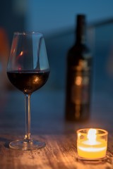 Wein bei Kerzenschein