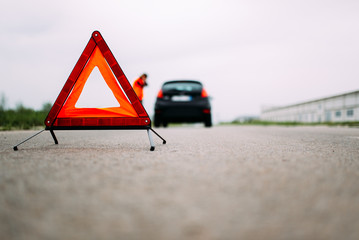 Troubles with the car on the road.