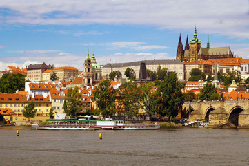 Obraz premium Czech capital. View from the Vltava River to the Charles Bridge and the Hradcany Castle.