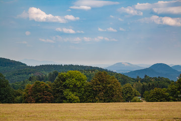 Fototapeta na wymiar Landschaft in Tschechien Nordböhmen
