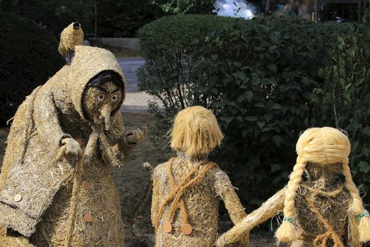 H&auml;nsel und Gretel mit der b&ouml;sen Hexe, Stroh Figuren, Erntedankfest