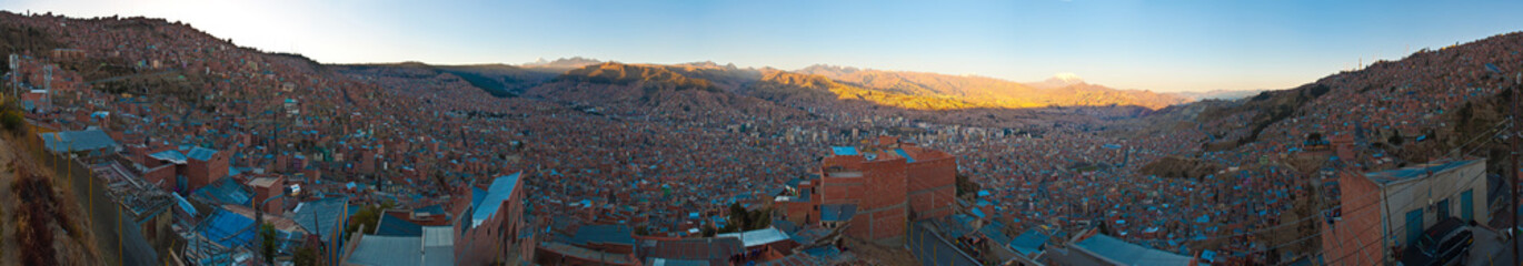 La Paz depuis El Alto panoramique, mont Ilimani, Bolivie (35% de l'original)