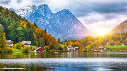 Idyllic autumn scene in Grundlsee lake in Alps mountains, Austria - obrazy, fototapety, plakaty