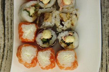 Maki sur une assiette