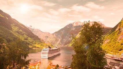 Fototapete Rund Cruise ship in Norwegian fjords © Lsantilli