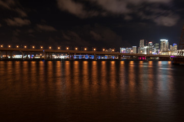 Fototapeta premium miami bridge night light beauty 