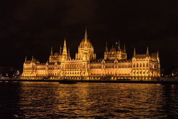 Obraz premium Budapest Parliament at Night