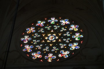 buntes fenster kirche