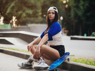 beautiful sexy girl with long legs wis a skateboard - obrazy, fototapety, plakaty
