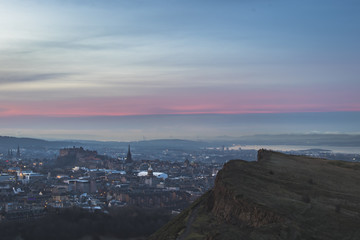 Fototapeta na wymiar Edinburgh City and Salisbury Crags
