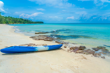Obraz premium Beautiful Tropical Beach blue ocean background Summer view Sunshine at Sand and Sea Asia Beach Thailand Destinations 