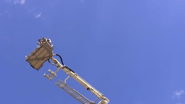 Telescopic firefighters aerial ladder platform rotating