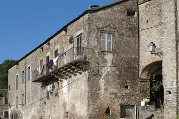 Fototapeta na wymiar Facade of old building in Costa verde mountain.Corsica