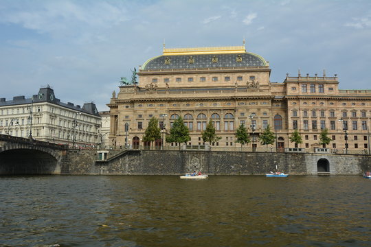 Das Nationaltheater in Prag