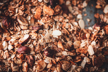 Granola ou Muesli fait Maison aux Flocon d'Avoine, Noisettes et Amande