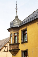 Fototapeta na wymiar Marmoutier. Oriel sur une habitation, Alsace, Bas Rhin. Grand Est