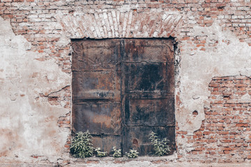 KRONSTADT, RUSSIA – 25 AUGUST 2017: Old red and white brick wall urban texture and metal door.