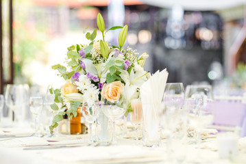 Beautiful fresh flowers table decoration in a restaurant for a special event